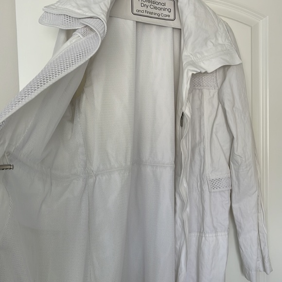 Eli Tahari rain coat - Picture 8 of 8